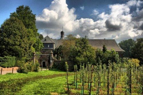 Nikolauskloster Jüchen Exterior foto